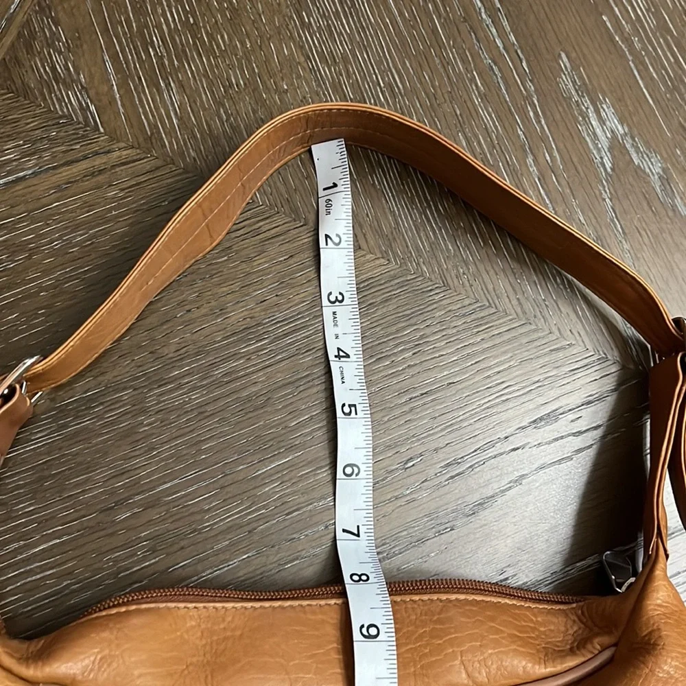 Cabela’s Columbia’s leather natural tan small bag